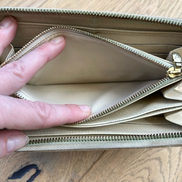 🙌SOLD🙌LV🖤Damier Azur Insolite Wallet - Picture 12 of 13